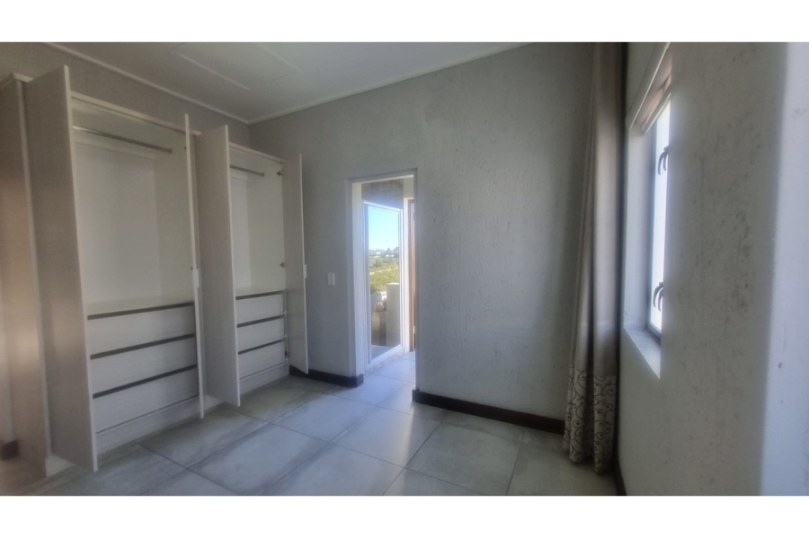 To Let 3 Bedroom Property for Rent in Kingswood Golf Estate Western Cape